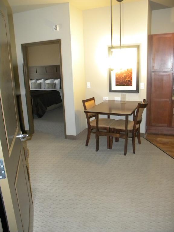 Teddy'S Residential Suites Watford City Exterior foto