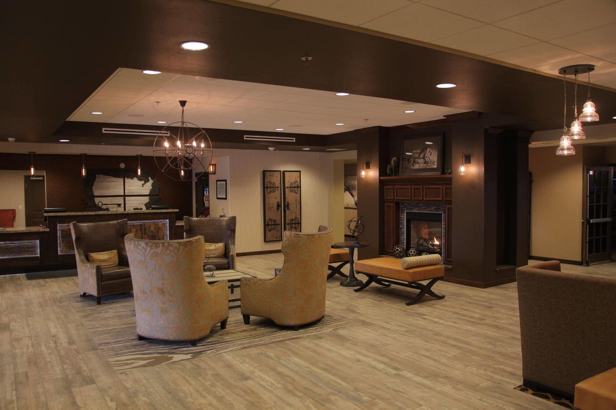 Teddy'S Residential Suites Watford City Exterior foto