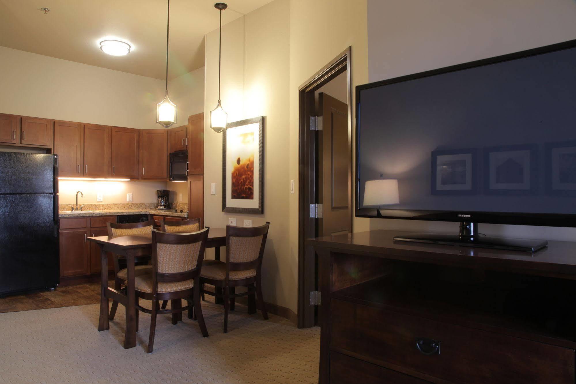 Teddy'S Residential Suites Watford City Exterior foto