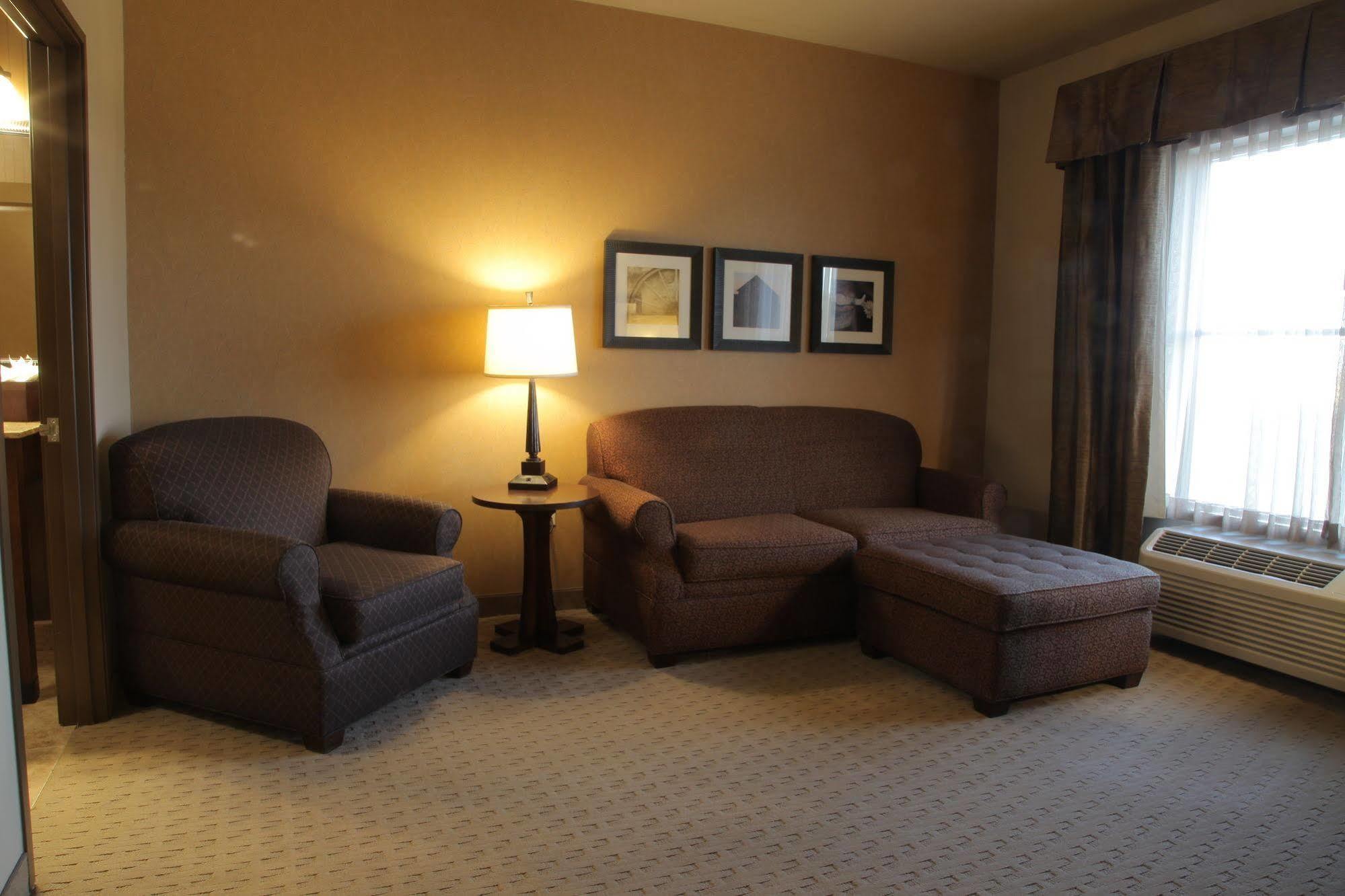 Teddy'S Residential Suites Watford City Exterior foto